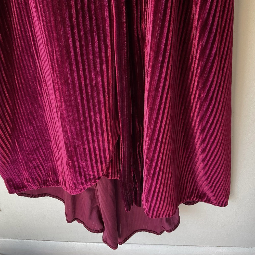 Baltic Born Ribbed Velvet Jada Wrap Dress in Mulberry Size M - Picture 6 of 9